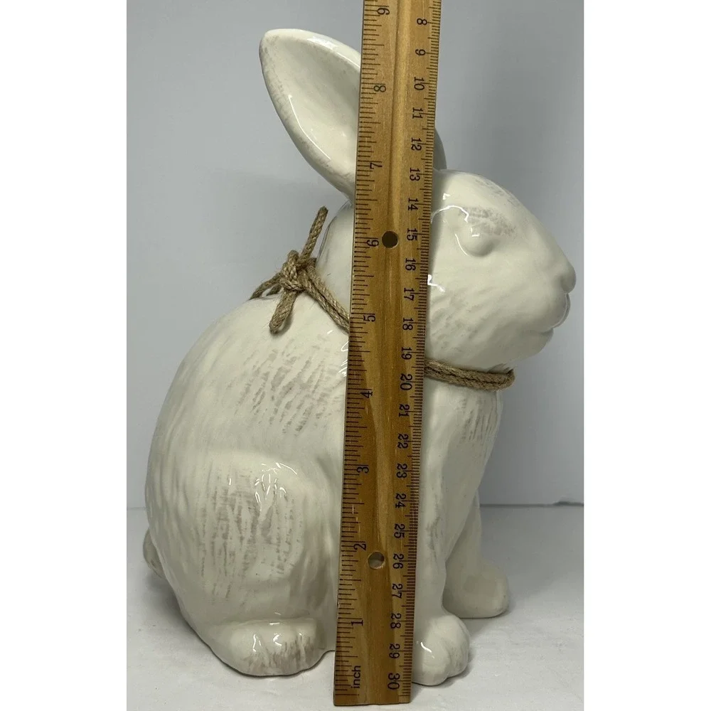 N/A rabbit figurine